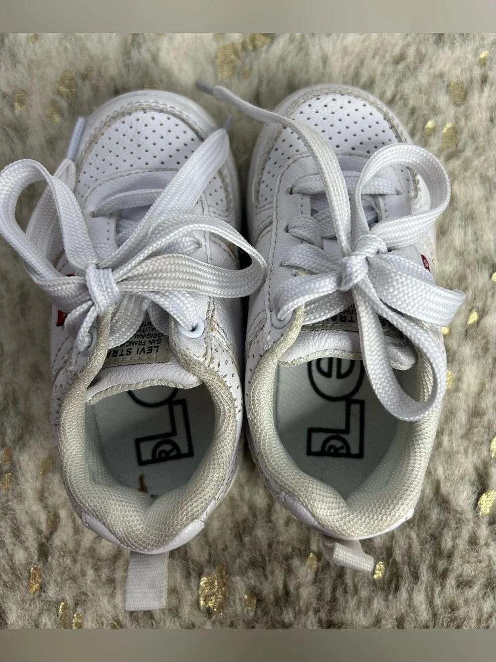 5 for $25🔥Levi's White Sneakers Baby‎ Size 6